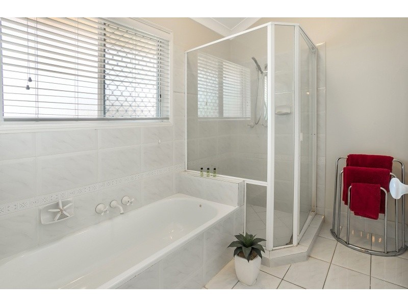 16 Forfar Street, Seventeen Mile Rocks QLD 4073