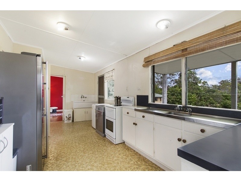 2 Fairweather St, Kenmore QLD 4069