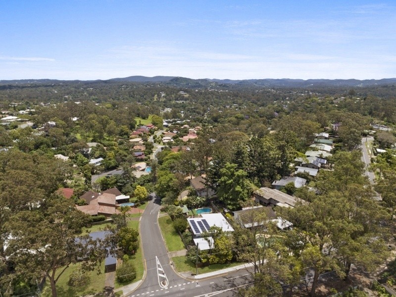 2 Fairweather St, Kenmore QLD 4069