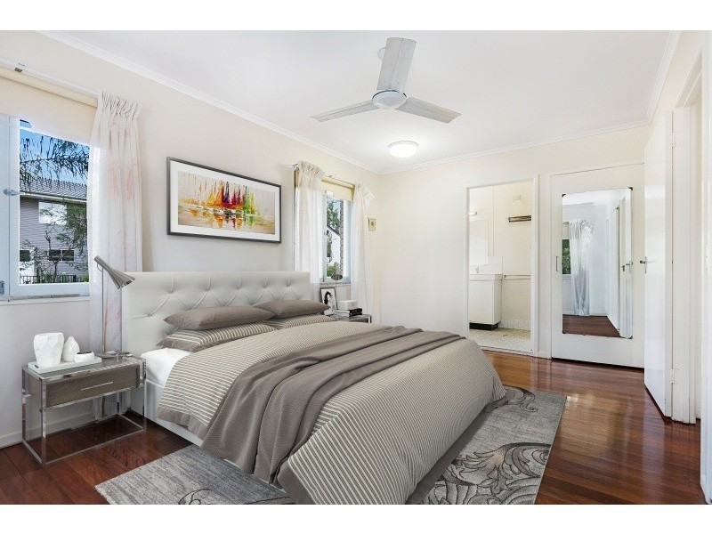 10 Caber St, Kenmore QLD 4069