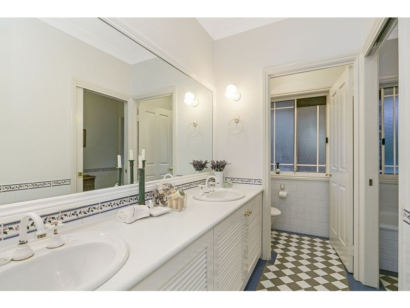 63 Drysdale Cr, Brookfield QLD 4069