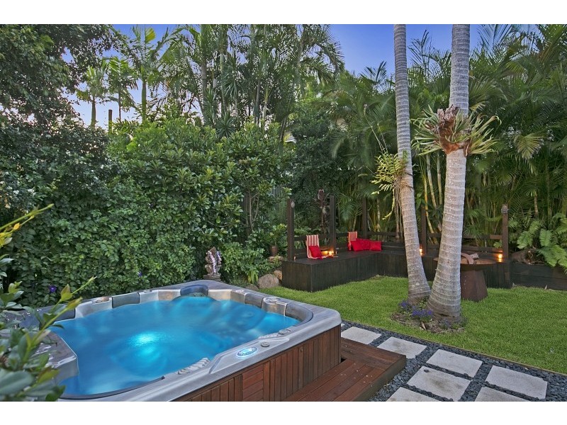 12 Tennis Avenue, Ashgrove QLD 4060