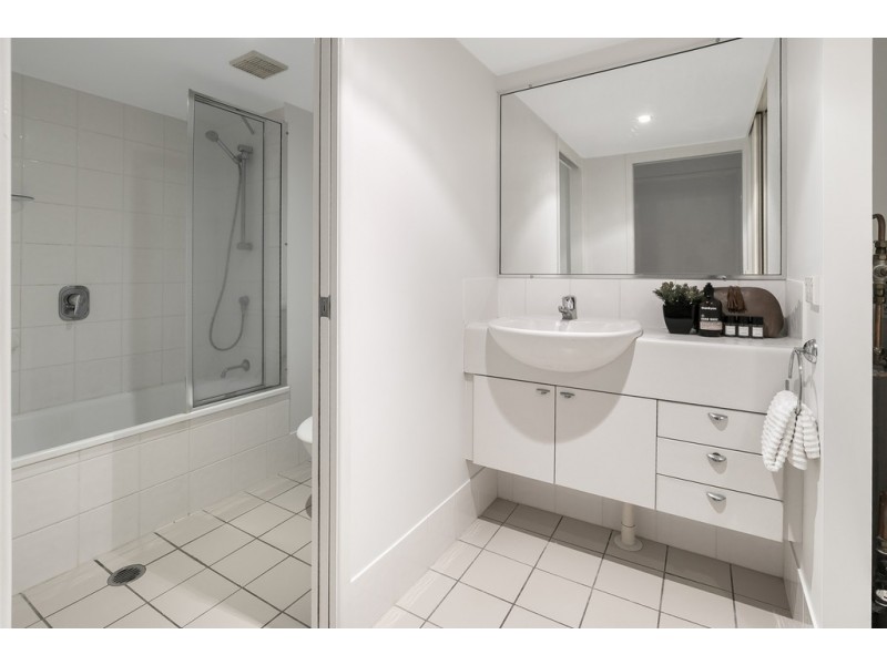 15/7 Landsborough Tce, Toowong QLD 4066