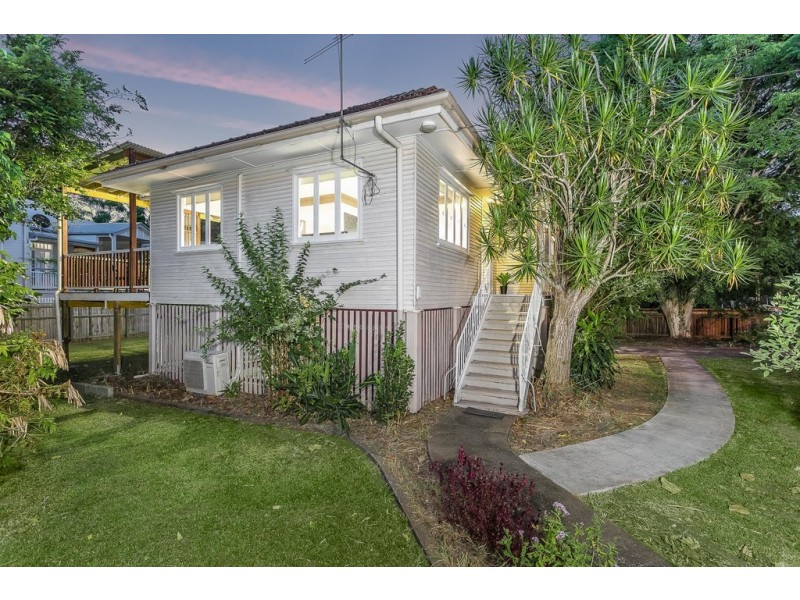 249 Fletcher Parade, Bardon QLD 4065