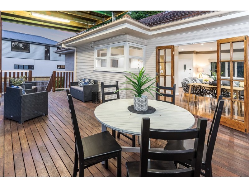 249 Fletcher Parade, Bardon QLD 4065
