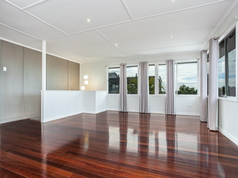 10 Kingaroy Street, Stafford Heights QLD 4053