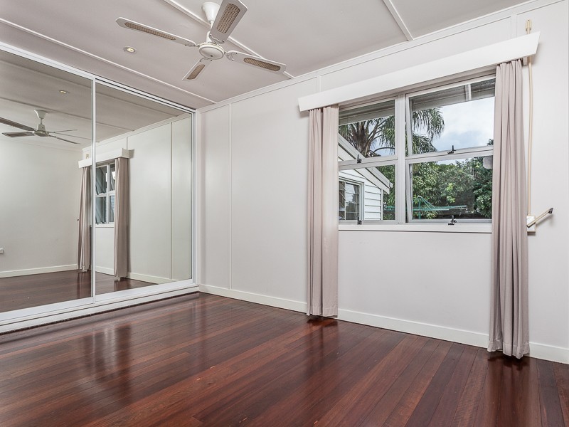 10 Kingaroy Street, Stafford Heights QLD 4053