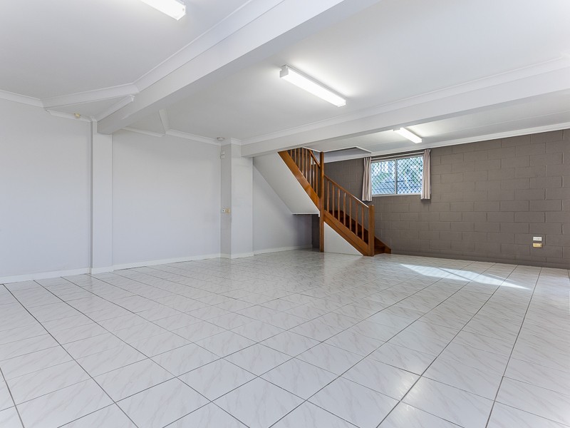 10 Kingaroy Street, Stafford Heights QLD 4053