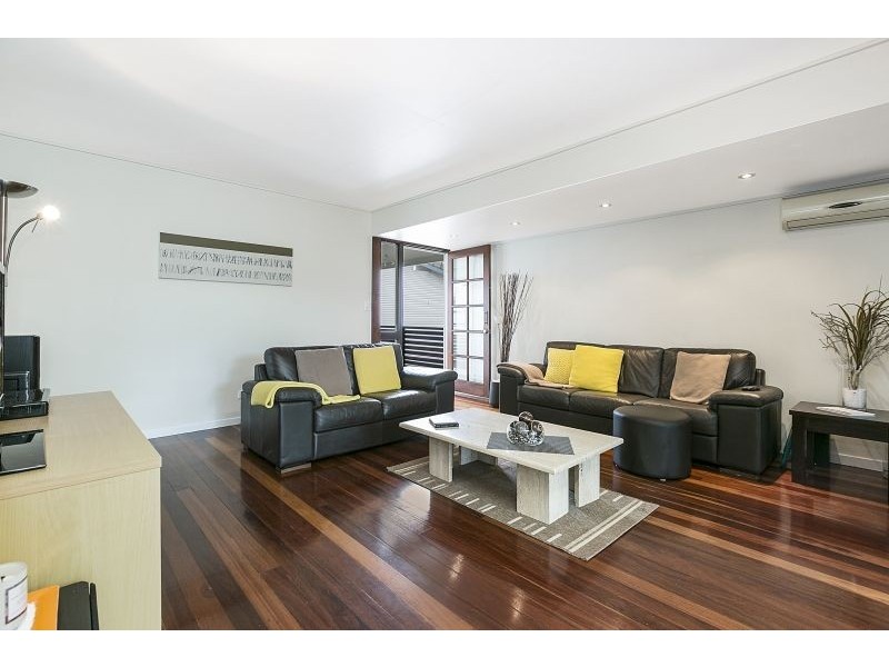 20 Tarbet Street, Kenmore QLD 4069