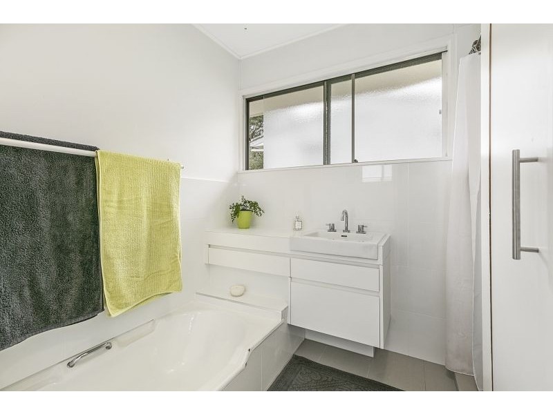 20 Tarbet Street, Kenmore QLD 4069