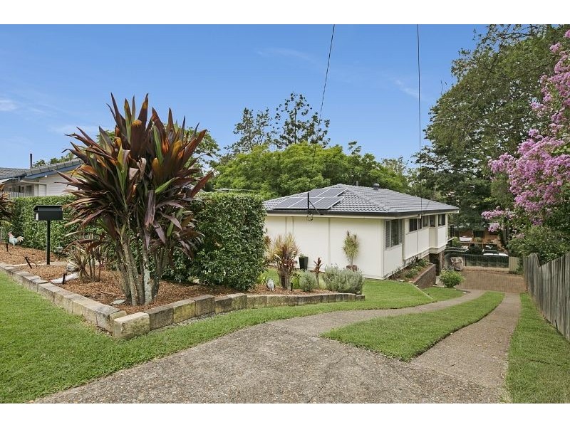 20 Tarbet Street, Kenmore QLD 4069