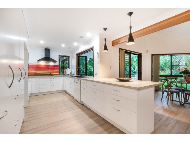 3 McInnes Place, Mount Ommaney QLD 4074