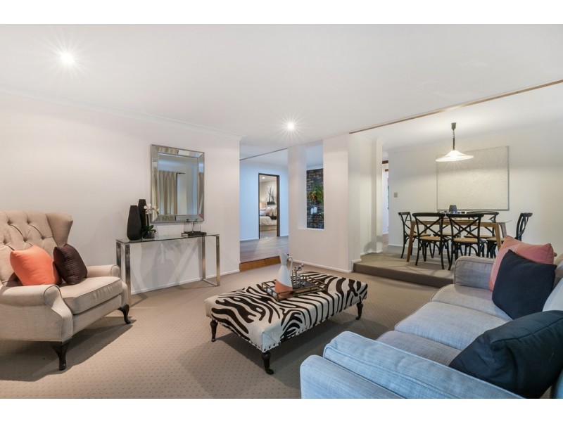3 McInnes Place, Mount Ommaney QLD 4074