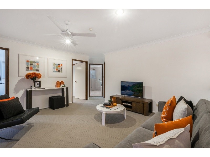 3 McInnes Place, Mount Ommaney QLD 4074