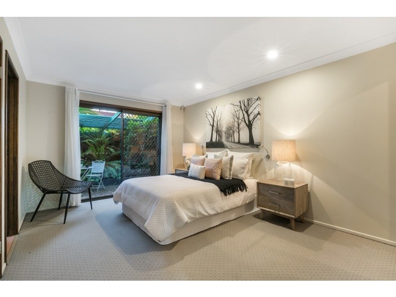 3 McInnes Place, Mount Ommaney QLD 4074