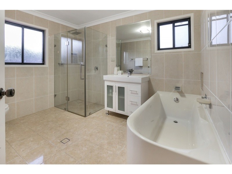 3 McInnes Place, Mount Ommaney QLD 4074