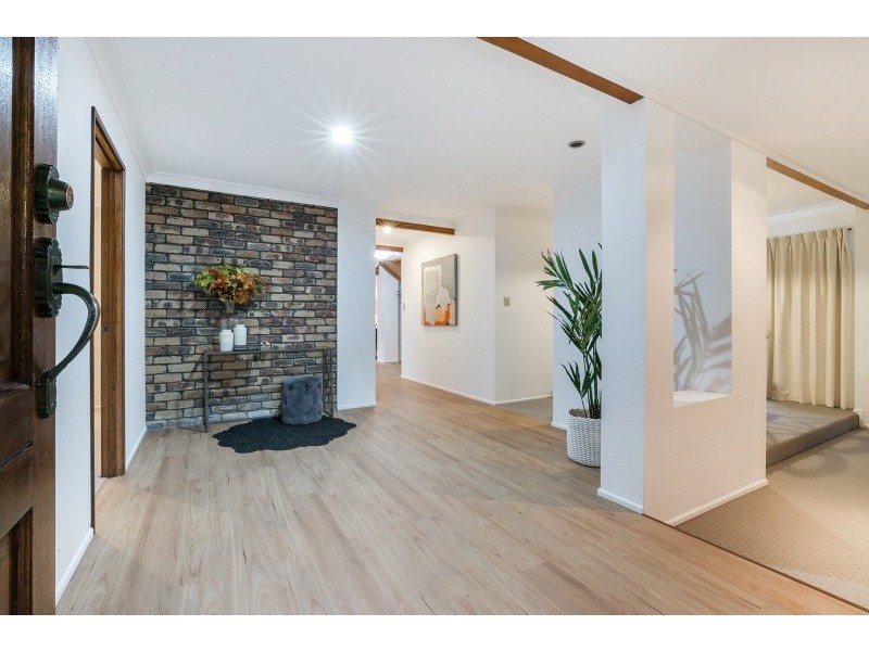 3 McInnes Place, Mount Ommaney QLD 4074