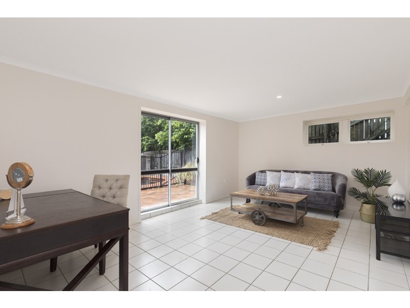15 Woodside Street, The Gap QLD 4061