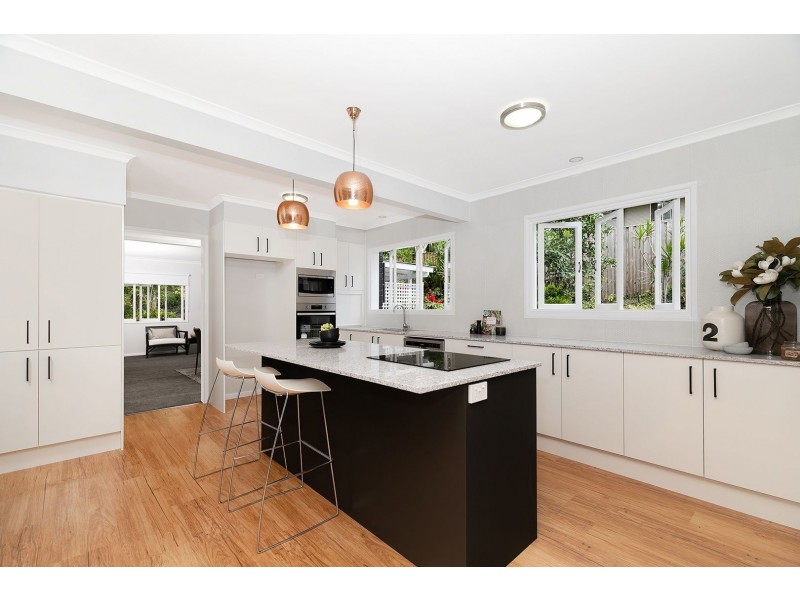 10 Caber St, Kenmore QLD 4069