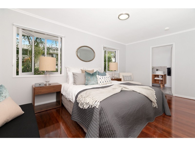 10 Caber St, Kenmore QLD 4069