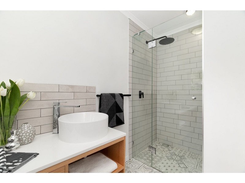 10 Caber St, Kenmore QLD 4069