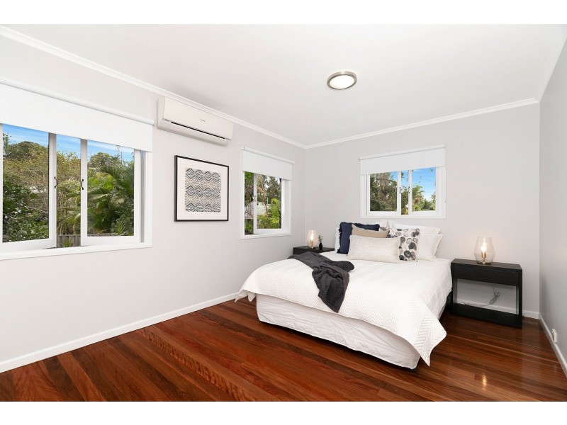 10 Caber St, Kenmore QLD 4069