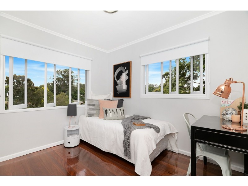 10 Caber St, Kenmore QLD 4069