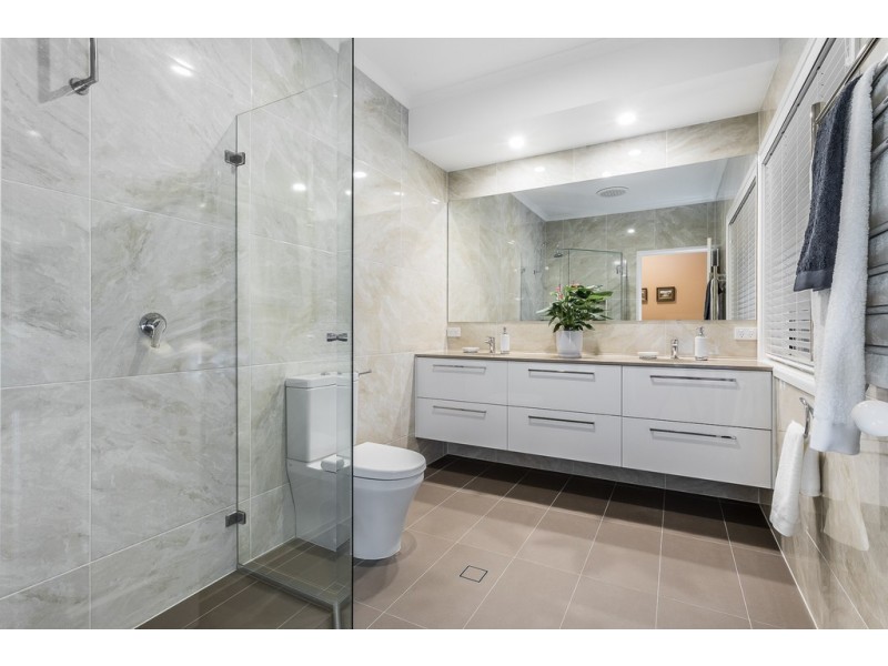 17 Jamieson Place, Brookfield QLD 4069