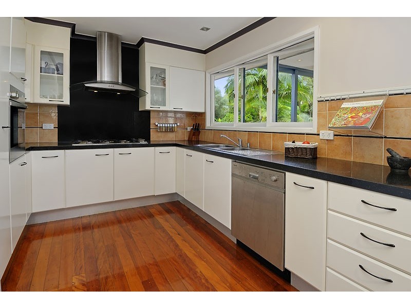 11 Ijong Street, Kenmore QLD 4069