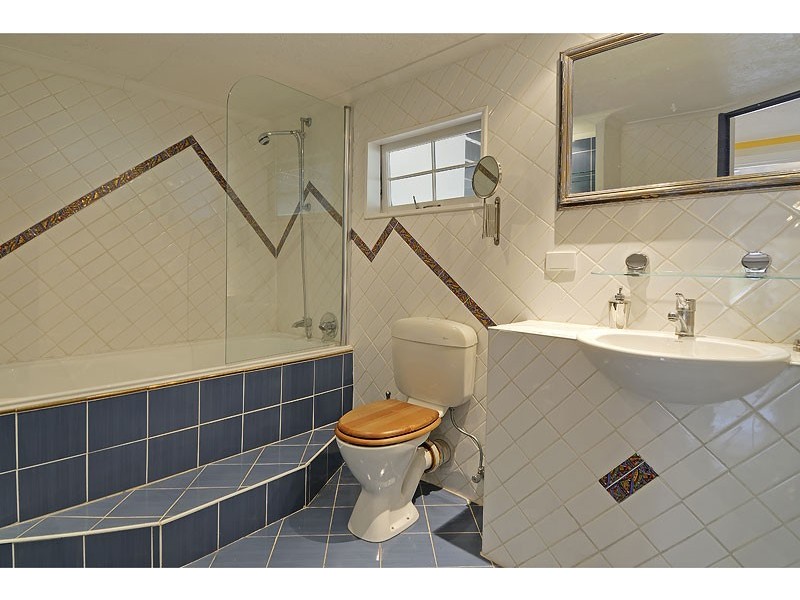 11 Ijong Street, Kenmore QLD 4069