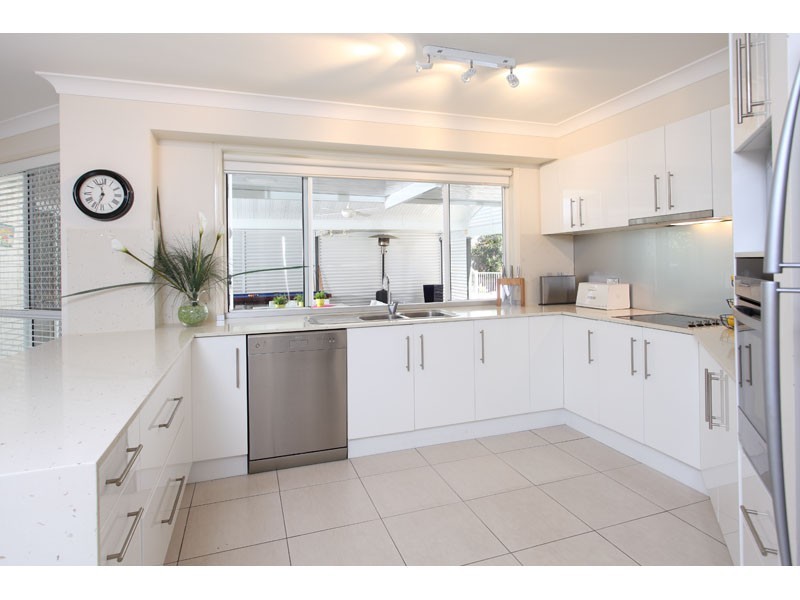 8 Blackbutt Place, Brookfield QLD 4069