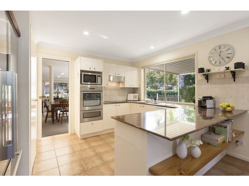 2 Glen Ct, Kenmore QLD 4069