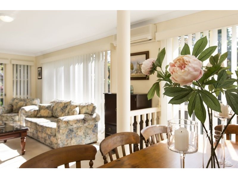 2 Glen Ct, Kenmore QLD 4069