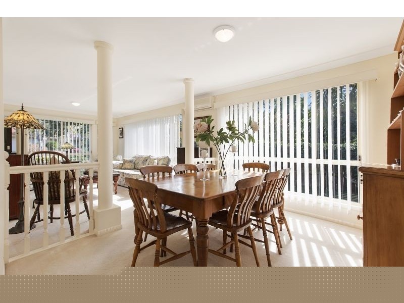 2 Glen Ct, Kenmore QLD 4069