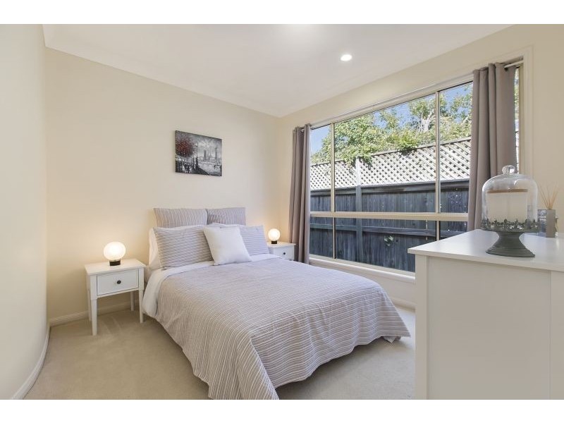 2 Glen Ct, Kenmore QLD 4069