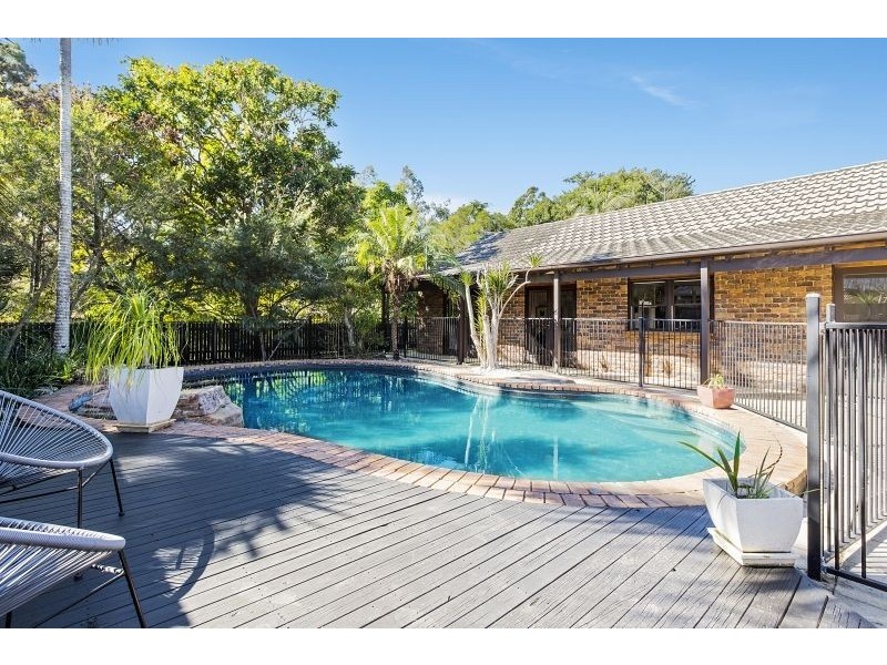 12 Diamantina St, Chapel Hill QLD 4069