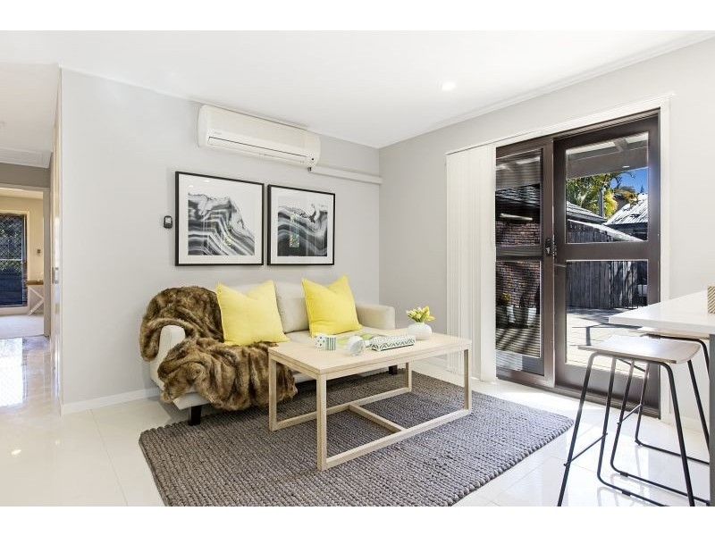 12 Diamantina St, Chapel Hill QLD 4069