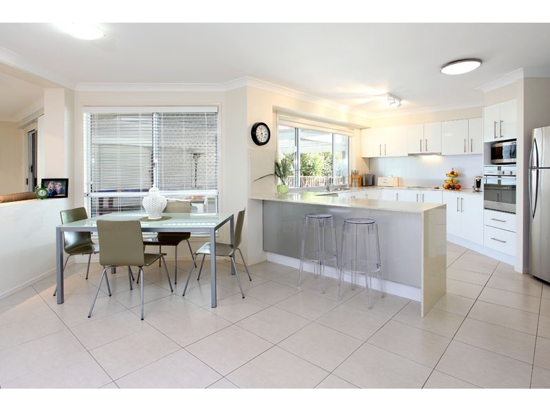 8 Blackbutt Place, Brookfield QLD 4069