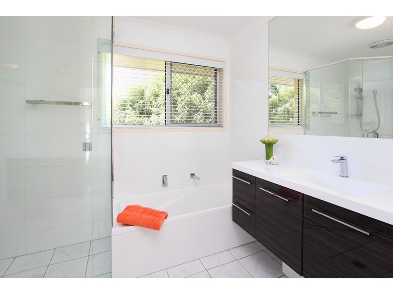 8 Blackbutt Place, Brookfield QLD 4069