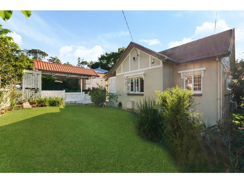 18 Campion Avenue, Bardon QLD 4065