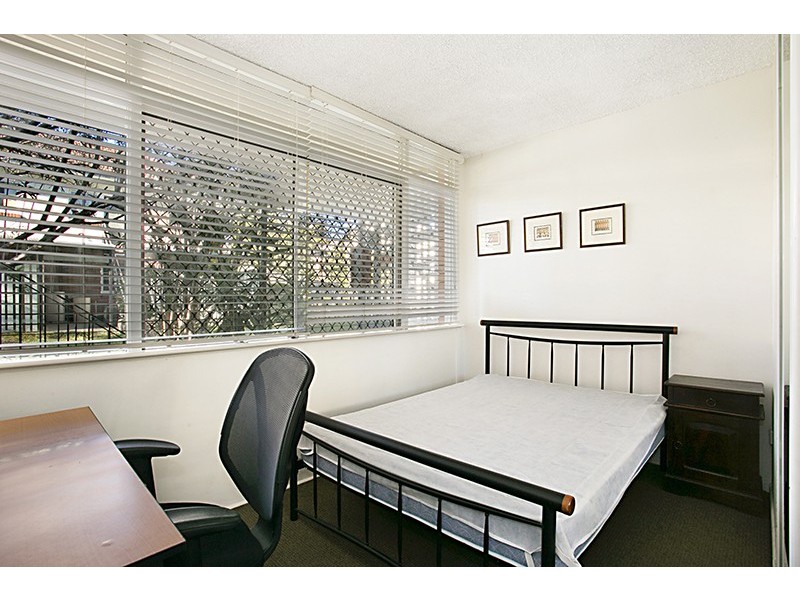 2/74 Highland Tce, St Lucia QLD 4067