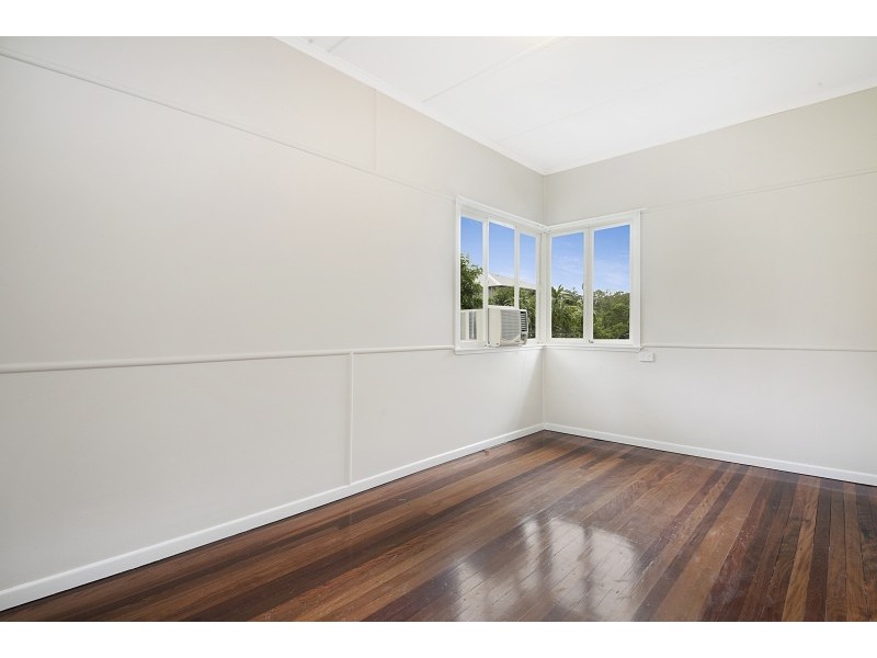 27 Mackay Terrace, Bardon QLD 4065