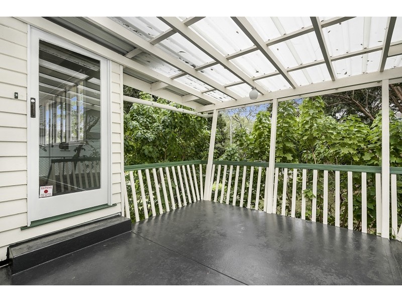 27 Mackay Terrace, Bardon QLD 4065