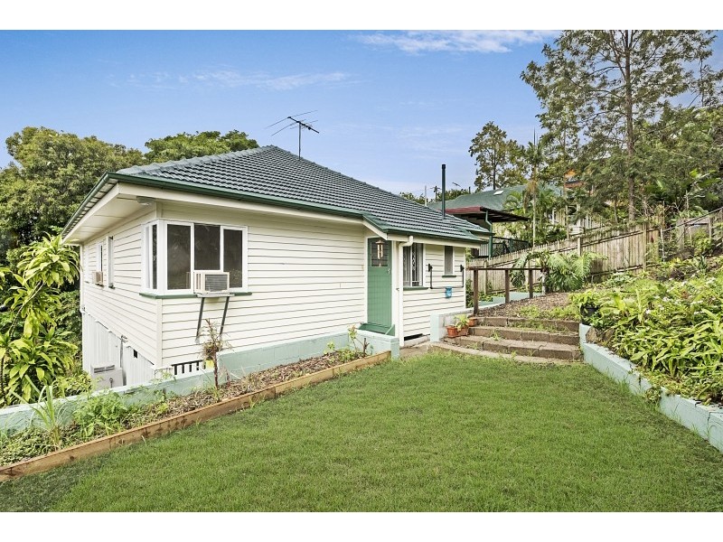 27 Mackay Terrace, Bardon QLD 4065