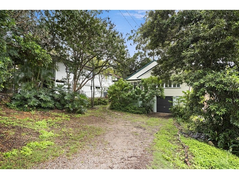 27 Mackay Terrace, Bardon QLD 4065