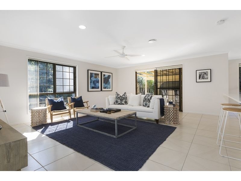 20 Peebles Pl, Chapel Hill QLD 4069