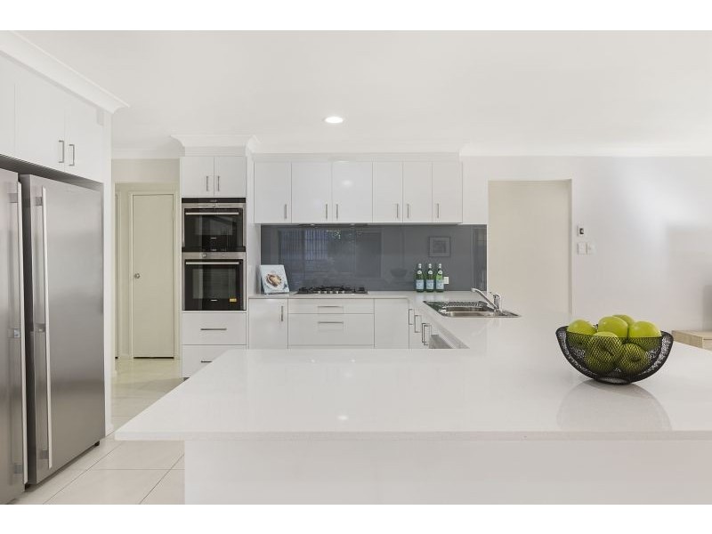 20 Peebles Pl, Chapel Hill QLD 4069