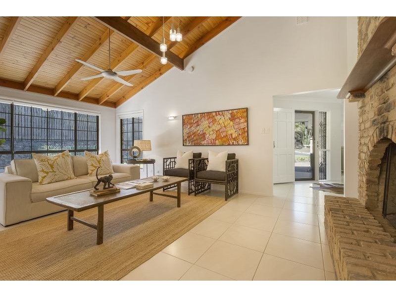20 Peebles Pl, Chapel Hill QLD 4069