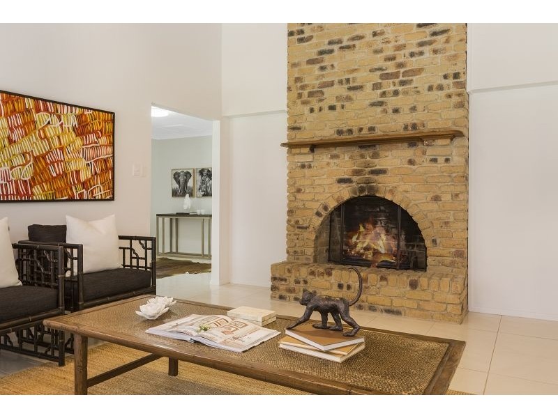 20 Peebles Pl, Chapel Hill QLD 4069