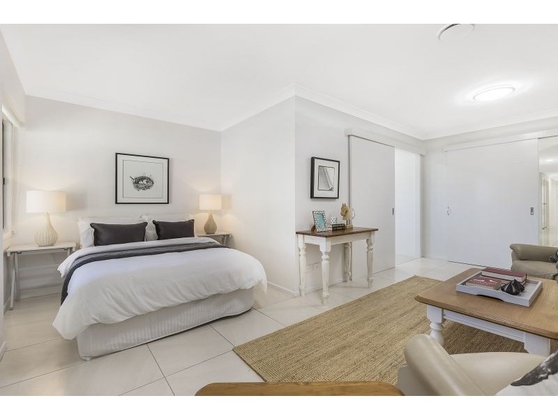 20 Peebles Pl, Chapel Hill QLD 4069